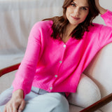 STRICKJACKE MIT V-AUSSCHNITT