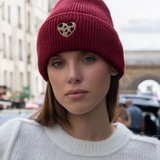 BEANIE MIT LEOHERZCHEN „NIA“