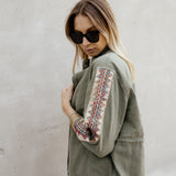 DENIM-JACKE IN KHAKI