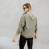 DENIM-JACKE IN KHAKI