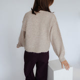 FLUFFY STRICKPULLI MIT STATEMENT-LABEL