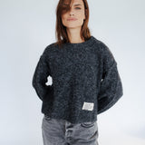 FLUFFY STRICKPULLI MIT STATEMENT-LABEL
