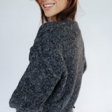 FLUFFY STRICKPULLI MIT STATEMENT-LABEL