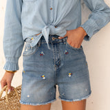 JEANS-SHORTS MIT BLÜMCHENSTICK