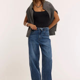 BARREL JEANS MIT CROSSOVER-BUND