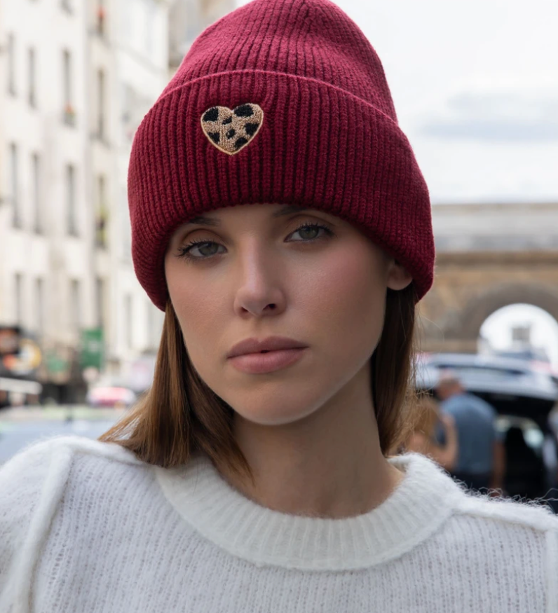 BEANIE MIT LEOHERZCHEN „NIA“