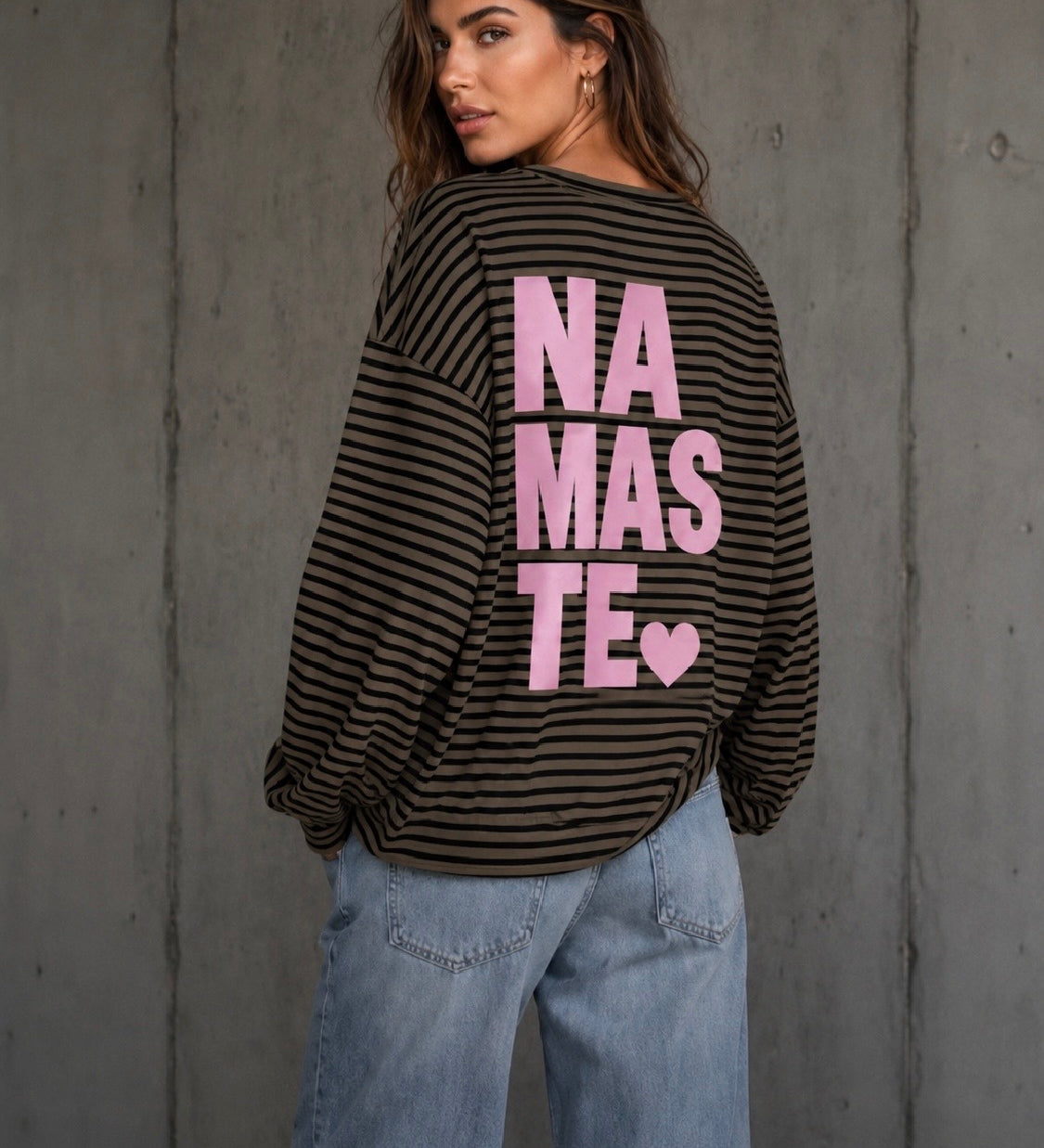 GESTREIFTER LONGSWEATER „NAMASTE“