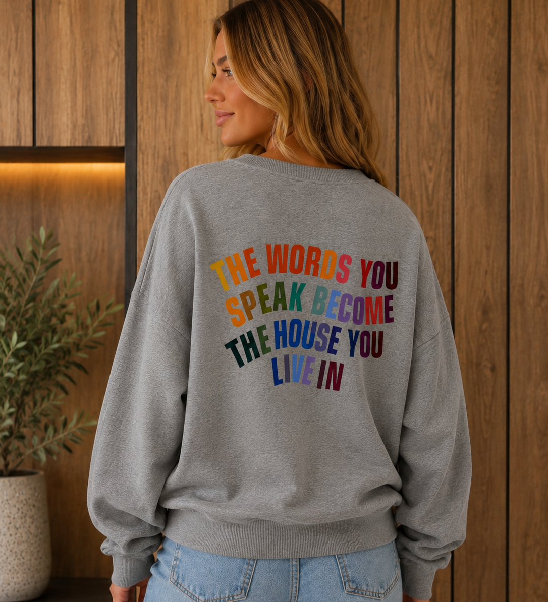 OBERSIZE V-NECK SWEATER „WORDS“