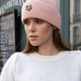 BEANIE MIT LEOHERZCHEN „NIA“