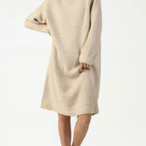 GRIPPTES STRICKKLEID IN BEIGE