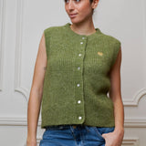 ÄRMELLOSE STRICKWESTE MIT HERZCHEN