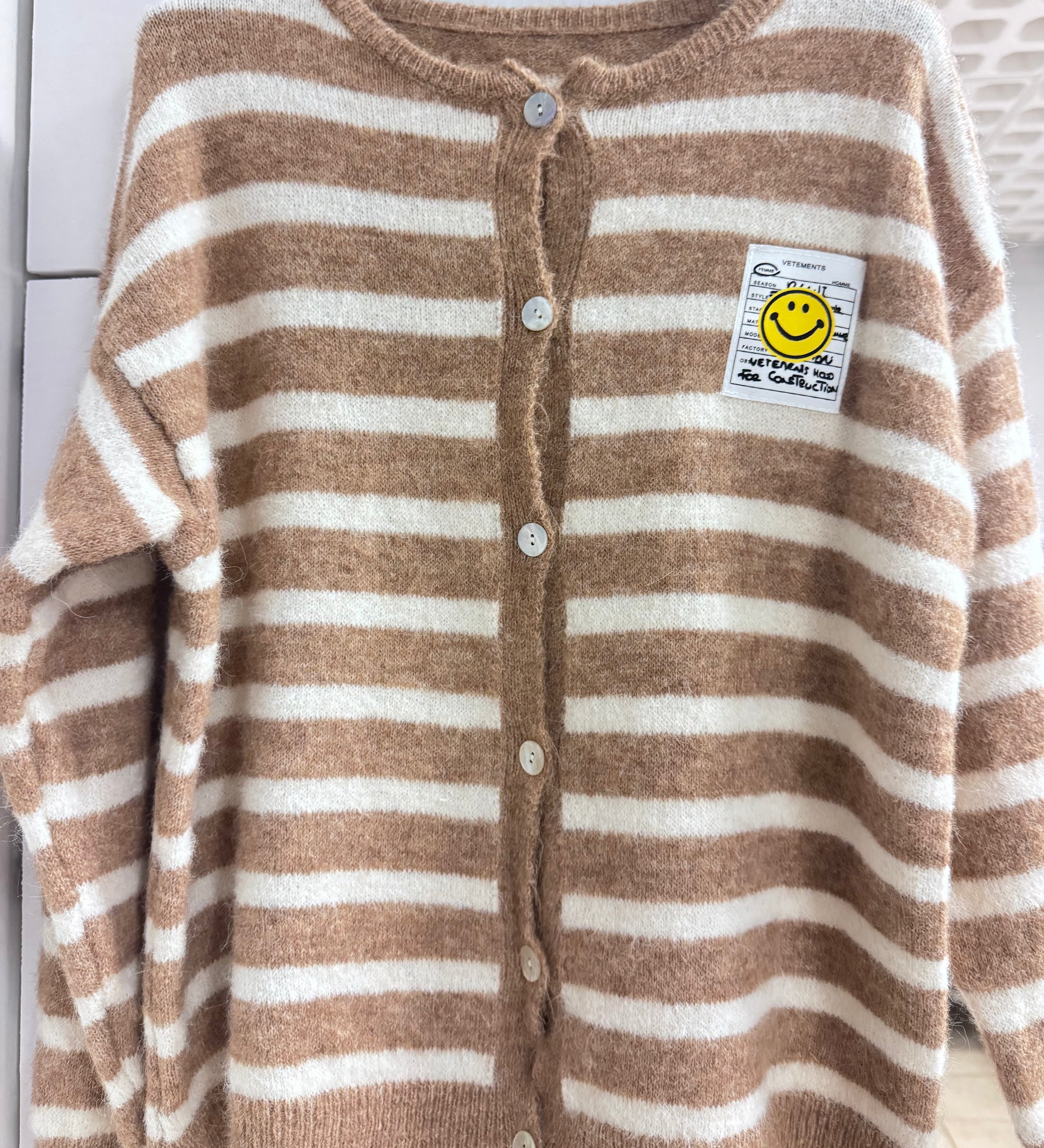 GESTREIFTER CARDIGAN "SMILEY"