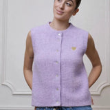 ÄRMELLOSE STRICKWESTE MIT HERZCHEN