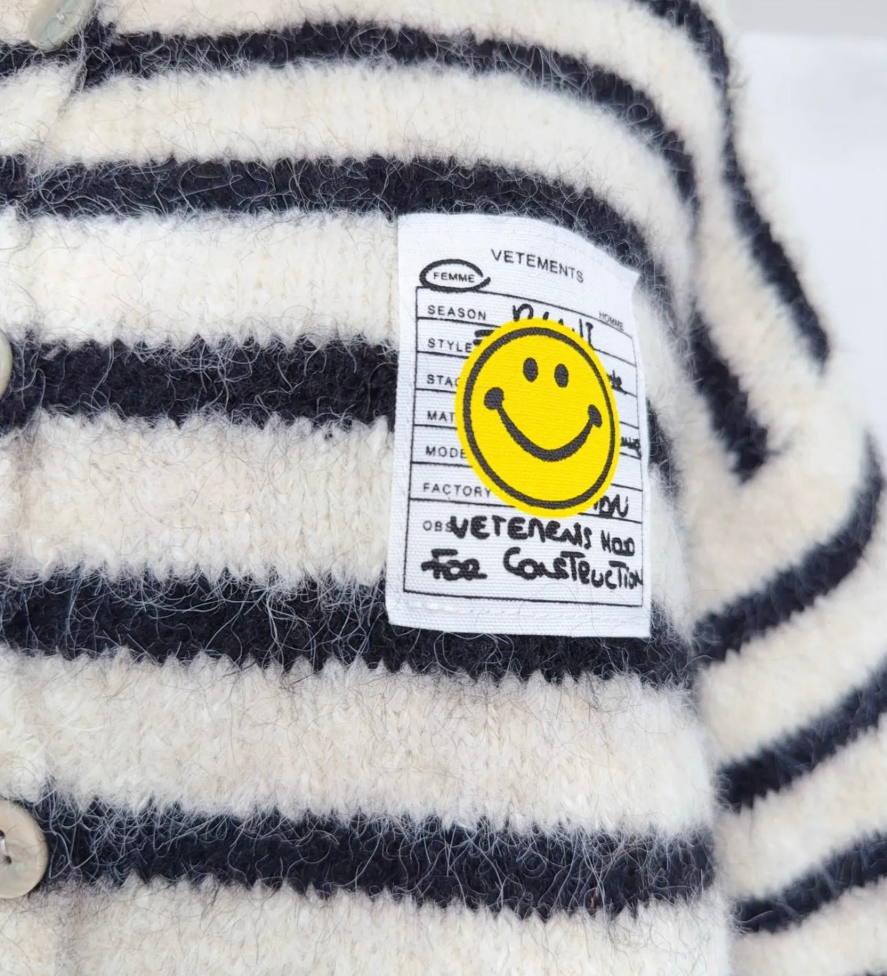 GESTREIFTER CARDIGAN "SMILEY"