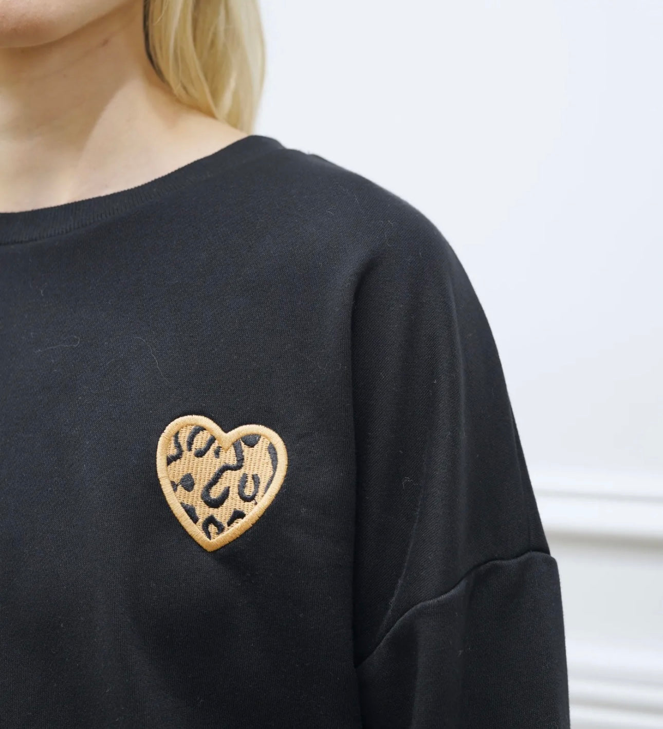 SWEATSHIRT „HERZ LEO"