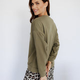 SWEATSHIRT MIT LEO-AUFSCHRIFT „AMOUR"