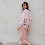 GLÄNZENDER MAXIROCK IN HELLBLAU UND ROSA