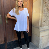 KURZES LÄSSIGES UNTERZIEHSHIRT